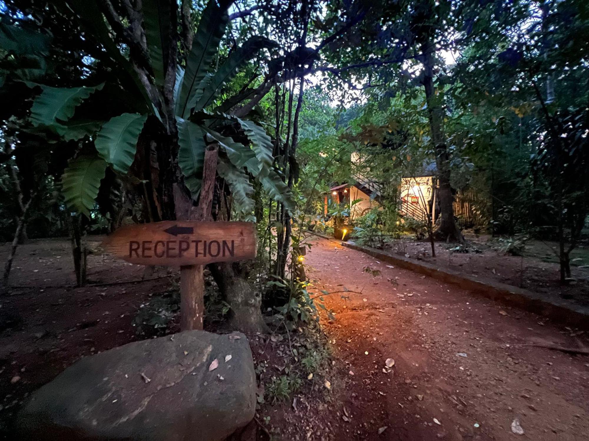 Walawa Blue Sapphire Hotel Udawalawe Exterior foto